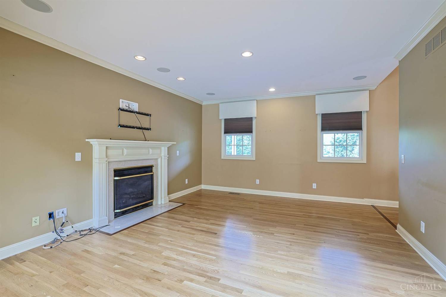 5512 Charleston Woods Drive Property Photo 9