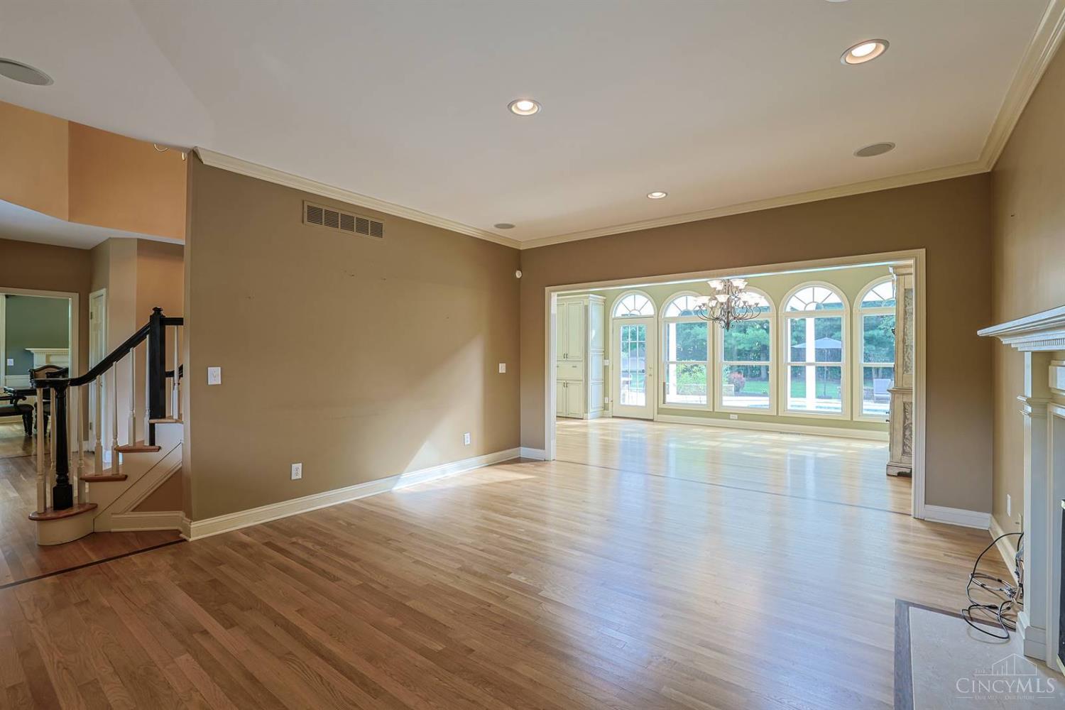 5512 Charleston Woods Drive Property Photo 10