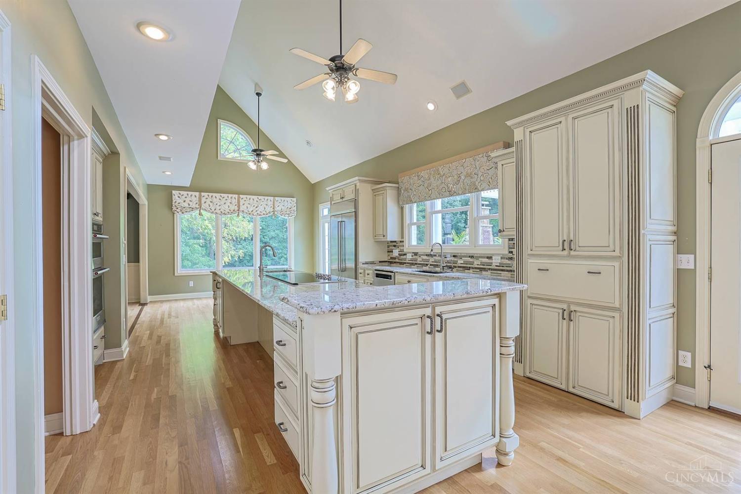 5512 Charleston Woods Drive Property Photo 18