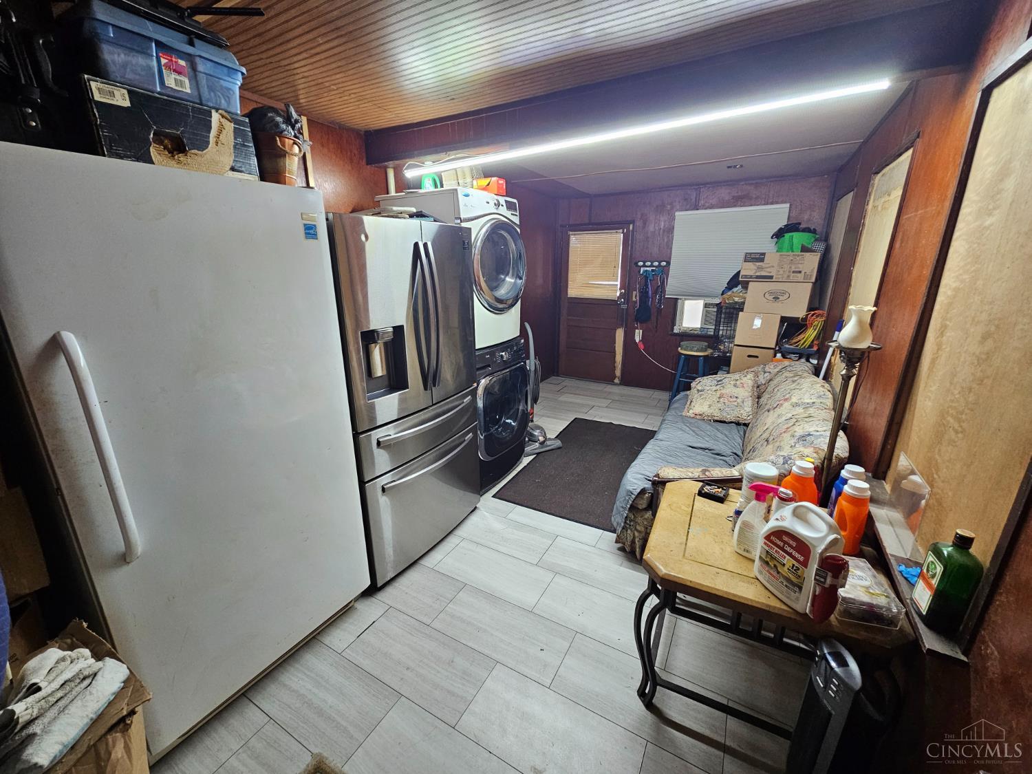 E 216 Main Street Property Photo 15