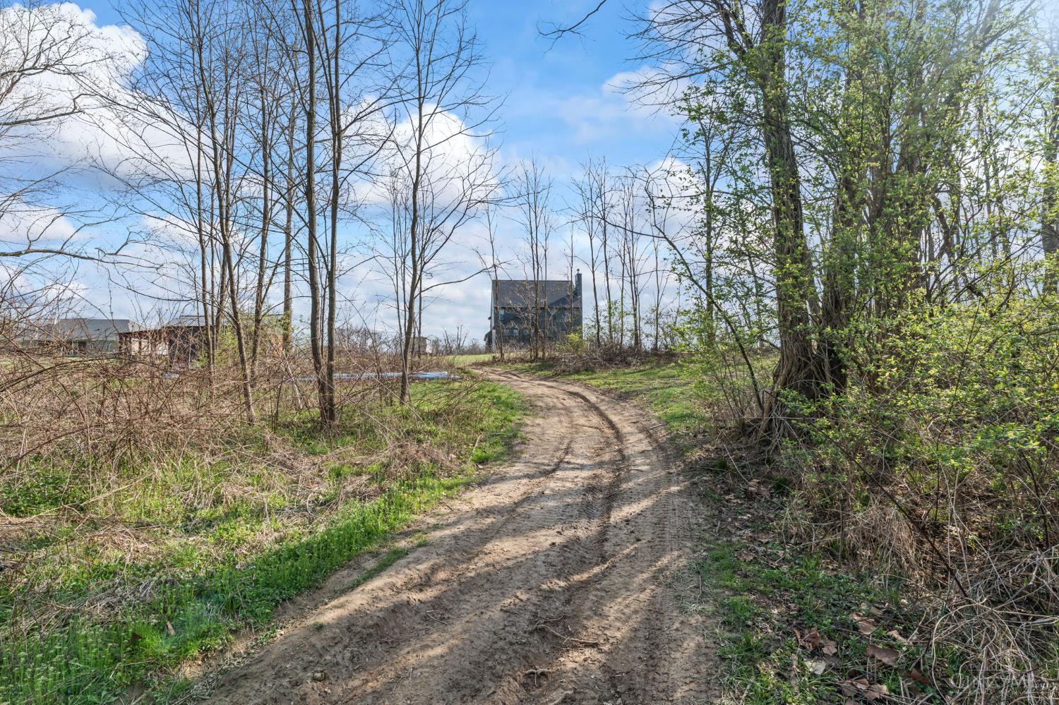 2425 Middleboro Road Property Photo 16
