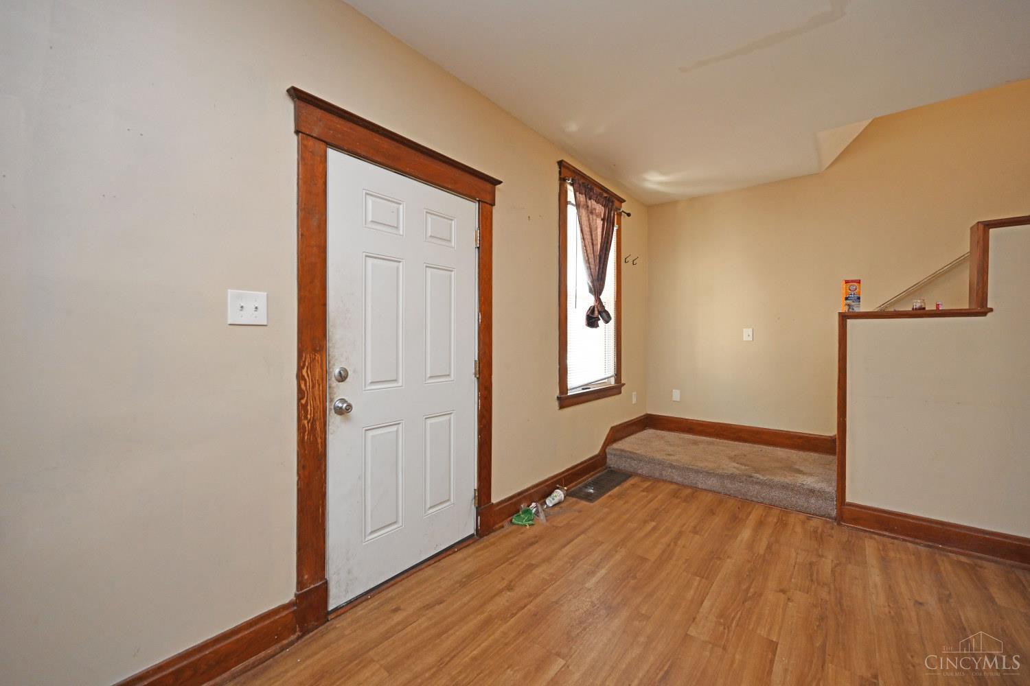 608 Orient Avenue Property Photo 4