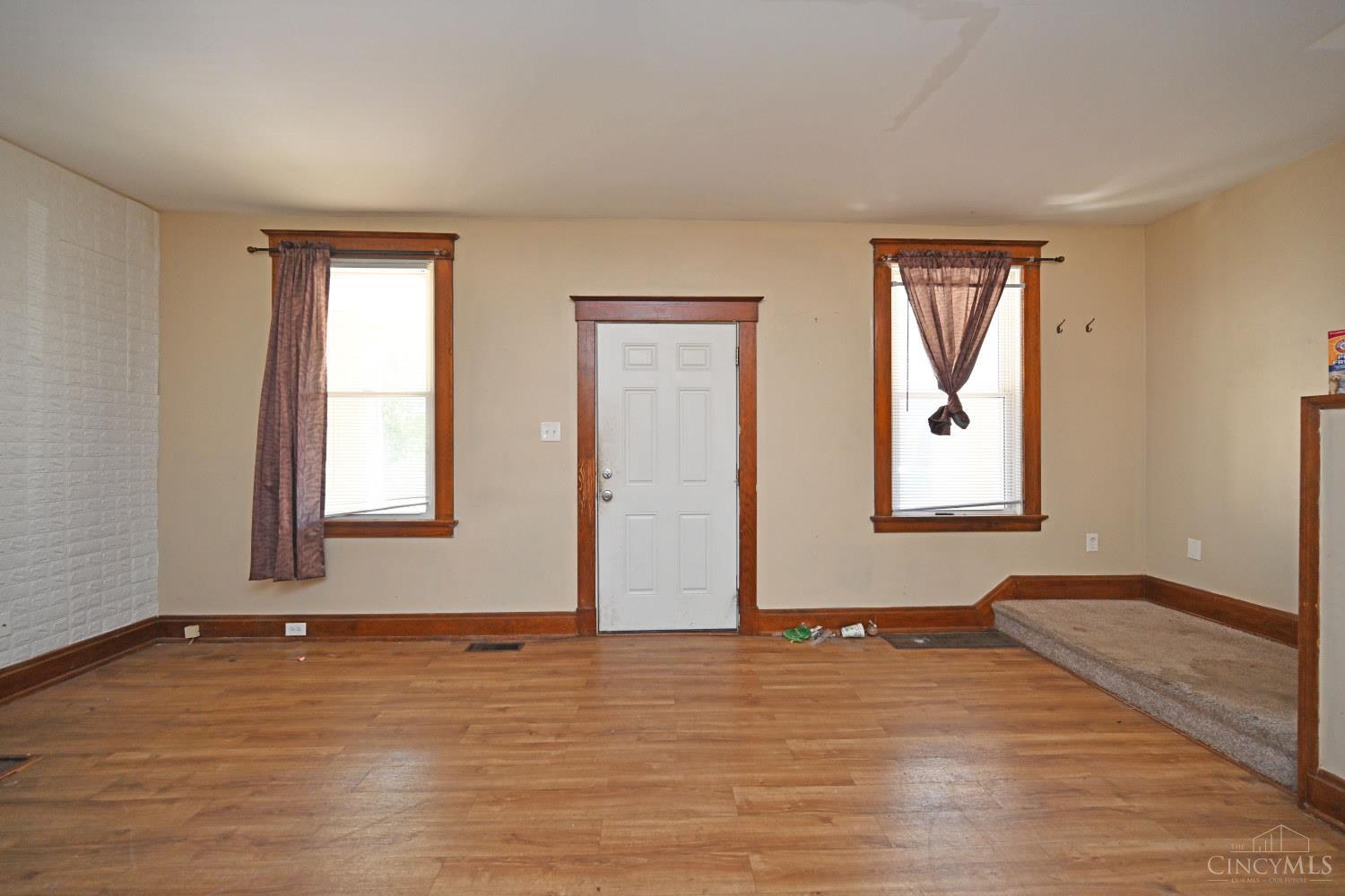608 Orient Avenue Property Photo 5