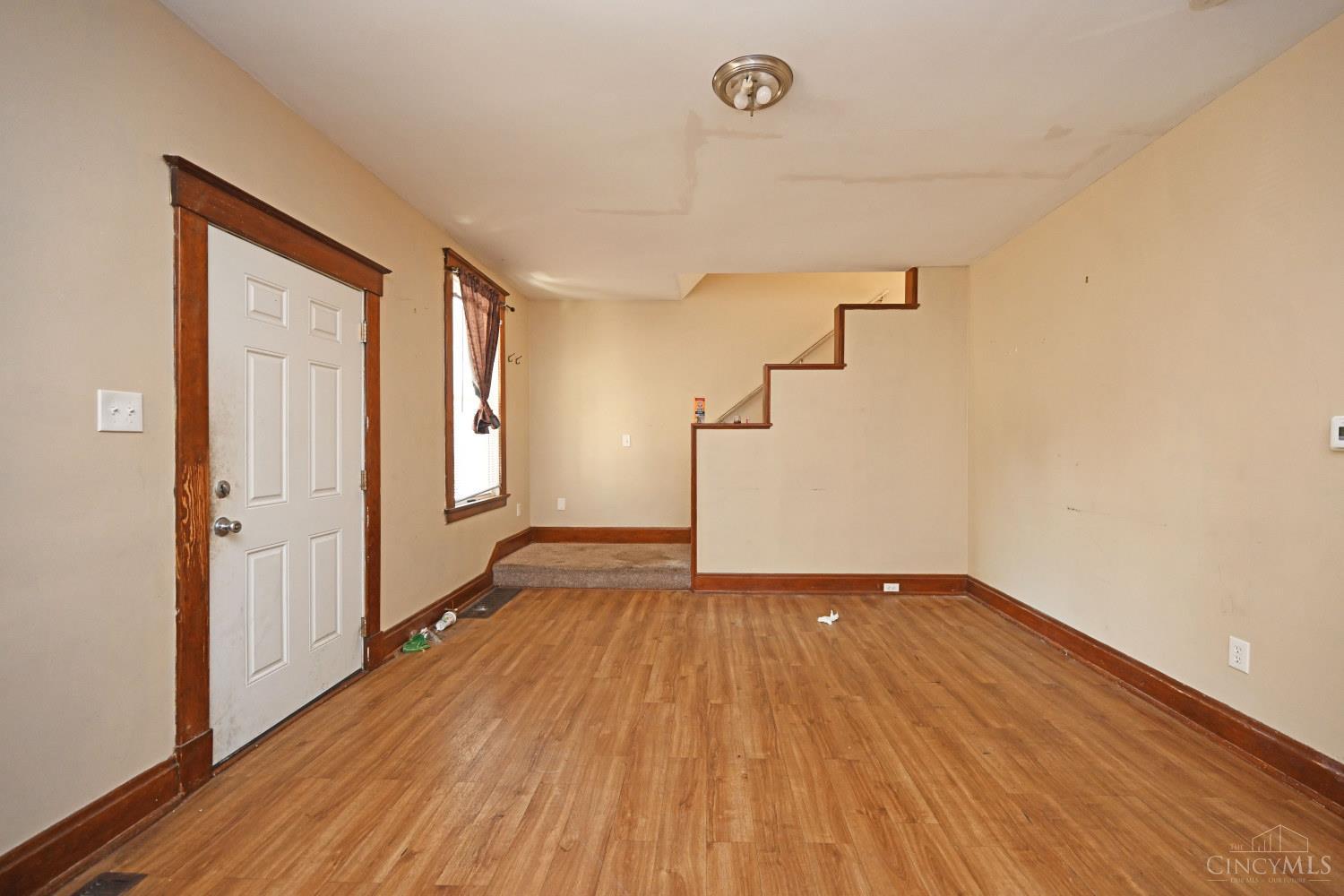 608 Orient Avenue Property Photo 6