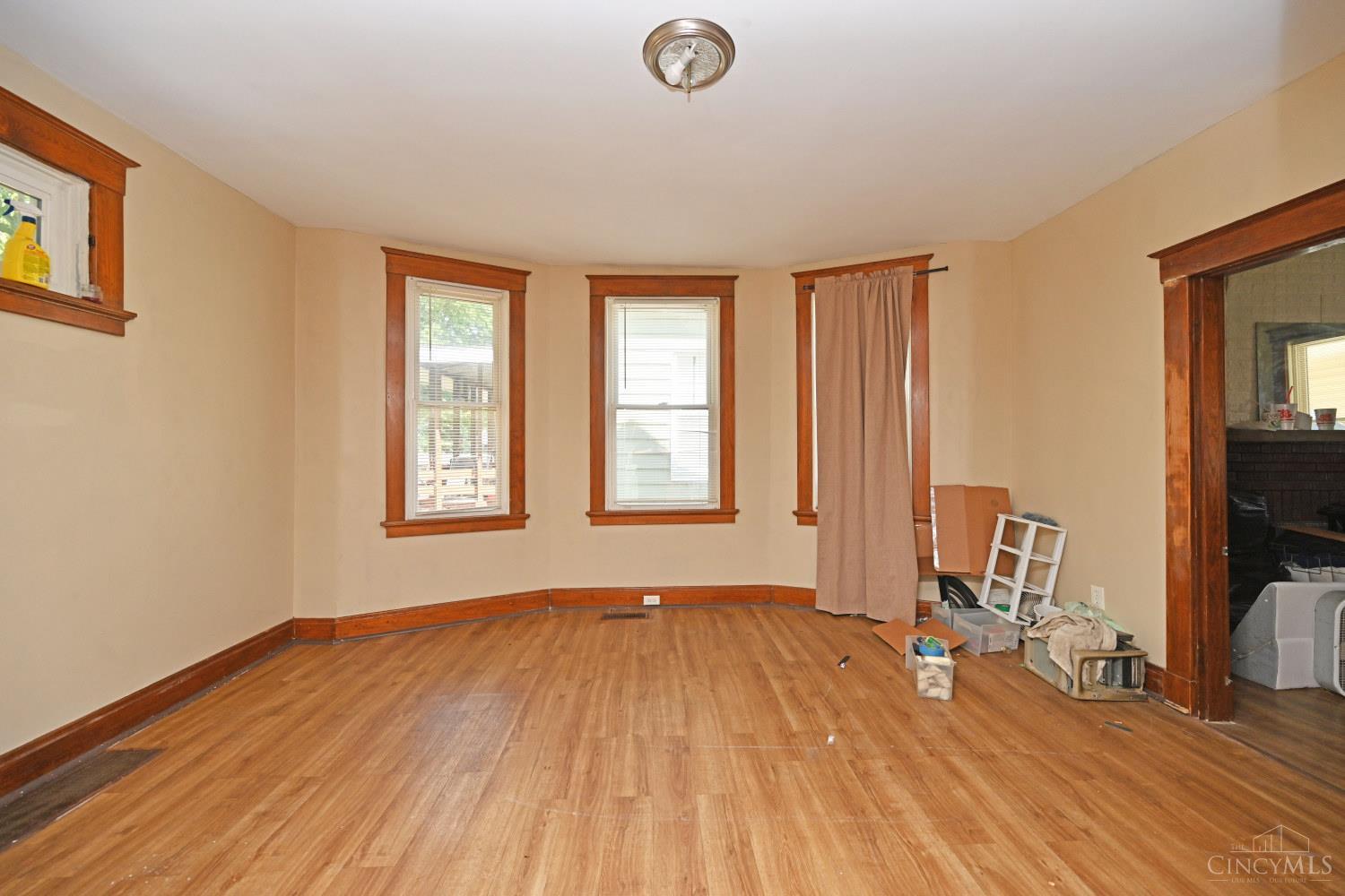 608 Orient Avenue Property Photo 7
