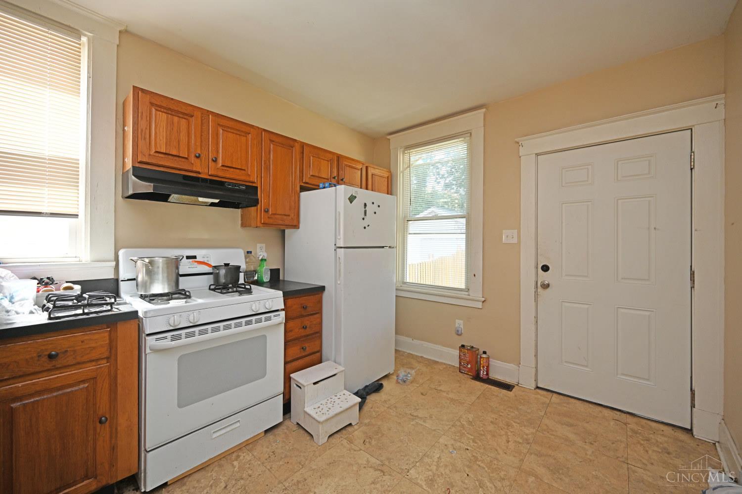 608 Orient Avenue Property Photo 8