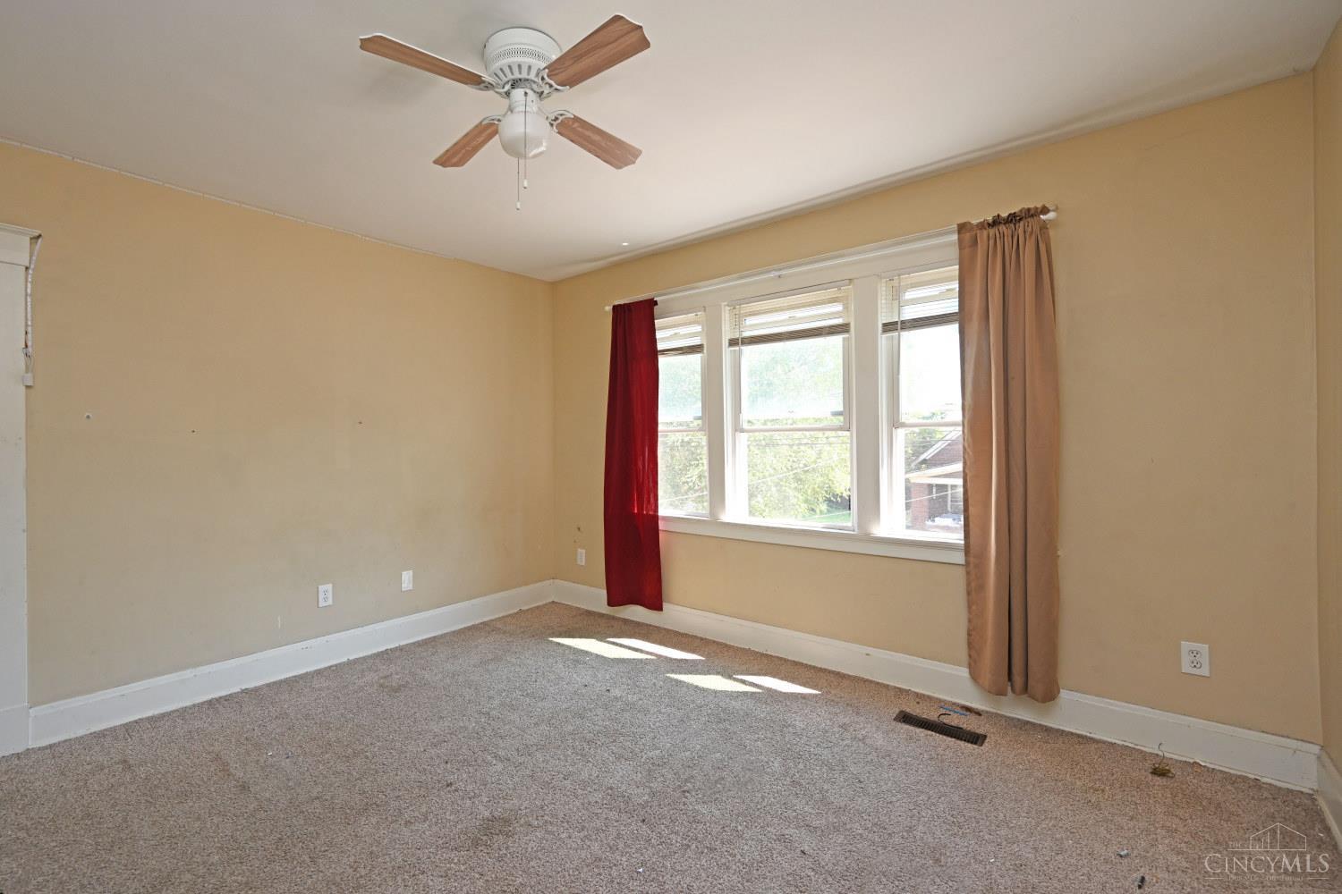 608 Orient Avenue Property Photo 11