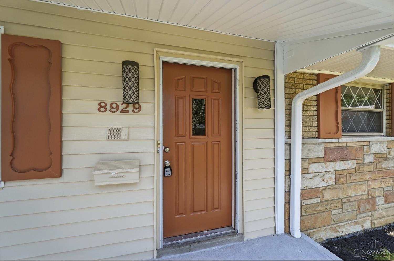 8929 Cavalier Drive Property Photo 6