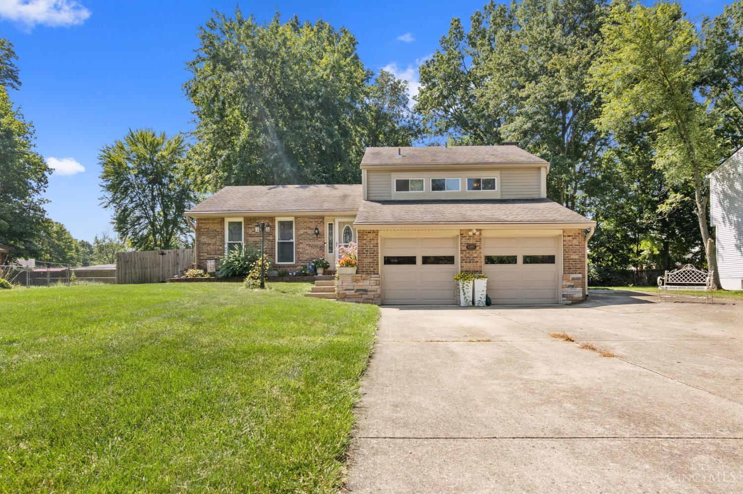 1295 Deblin Property Photo 1