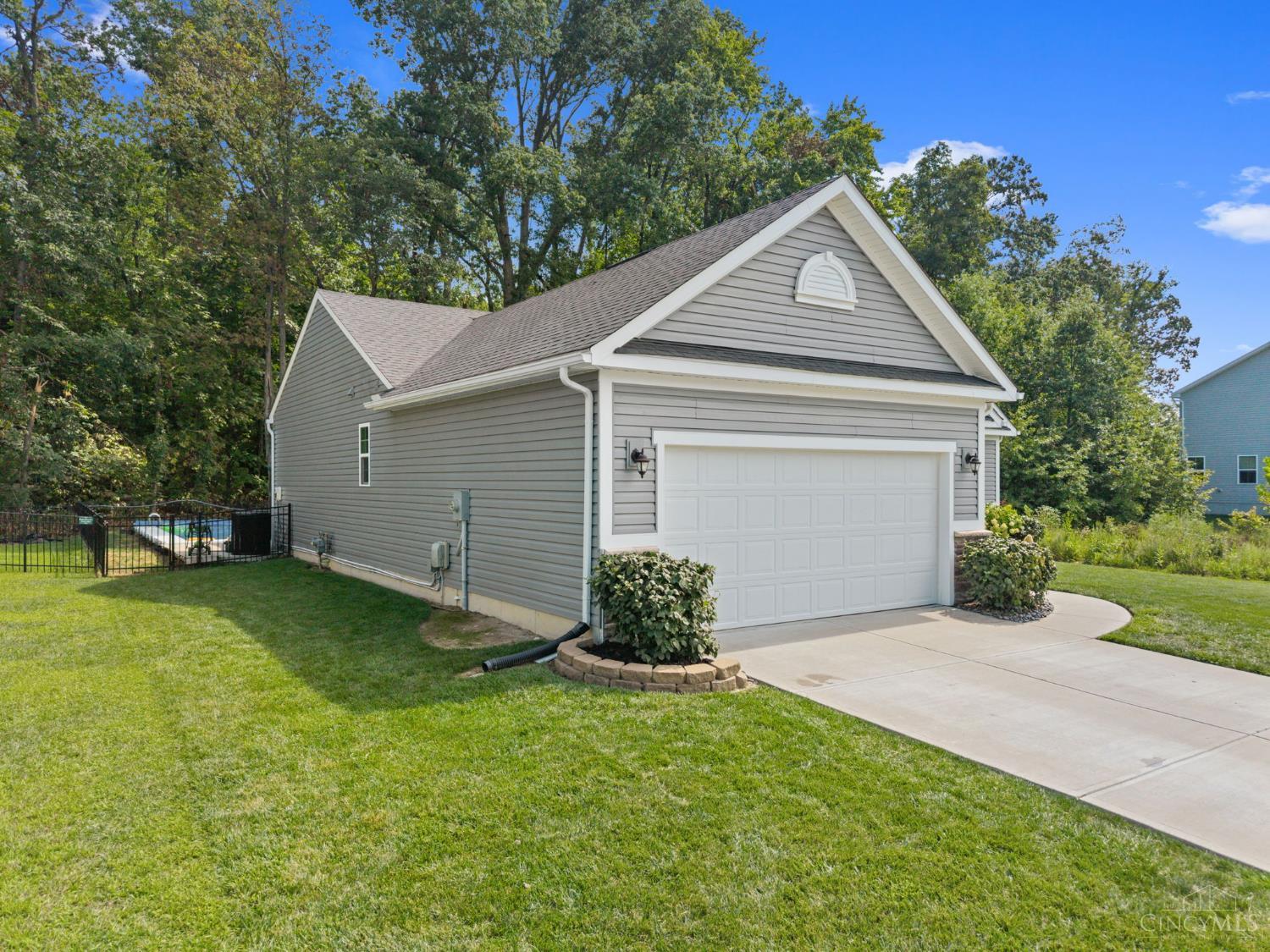2320 Bridgewater Drive Property Photo 4