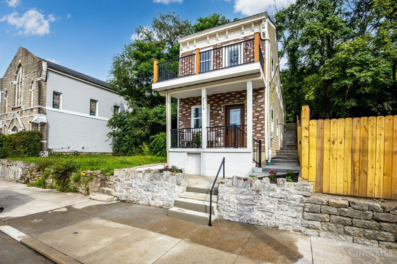 2114 Riverside Drive Property Photo 1