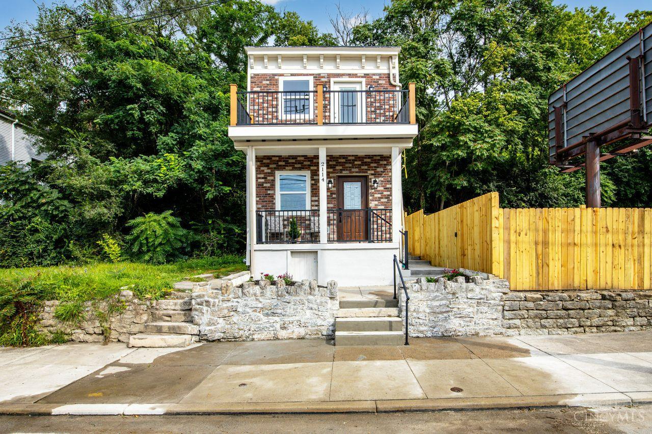 2114 Riverside Drive Property Photo 2