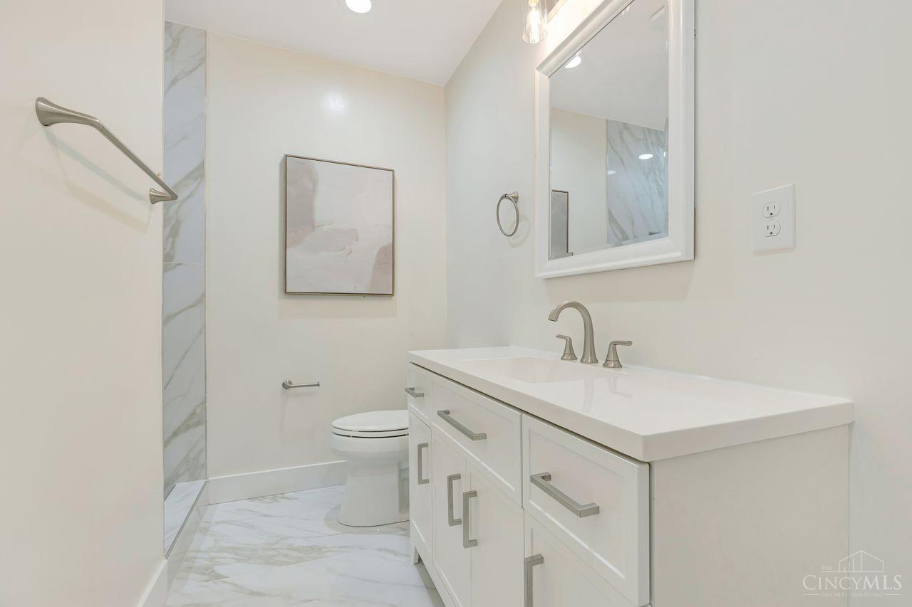 2114 Riverside Drive Property Photo 15