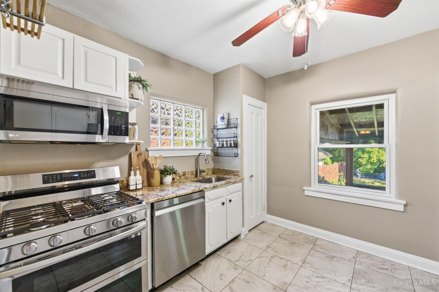 5547 Bosworth Place Property Photo 17