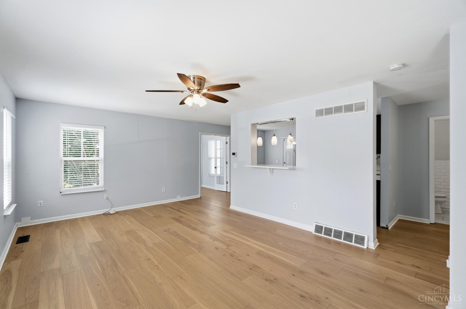 2580 Riverside Drive Property Photo 5