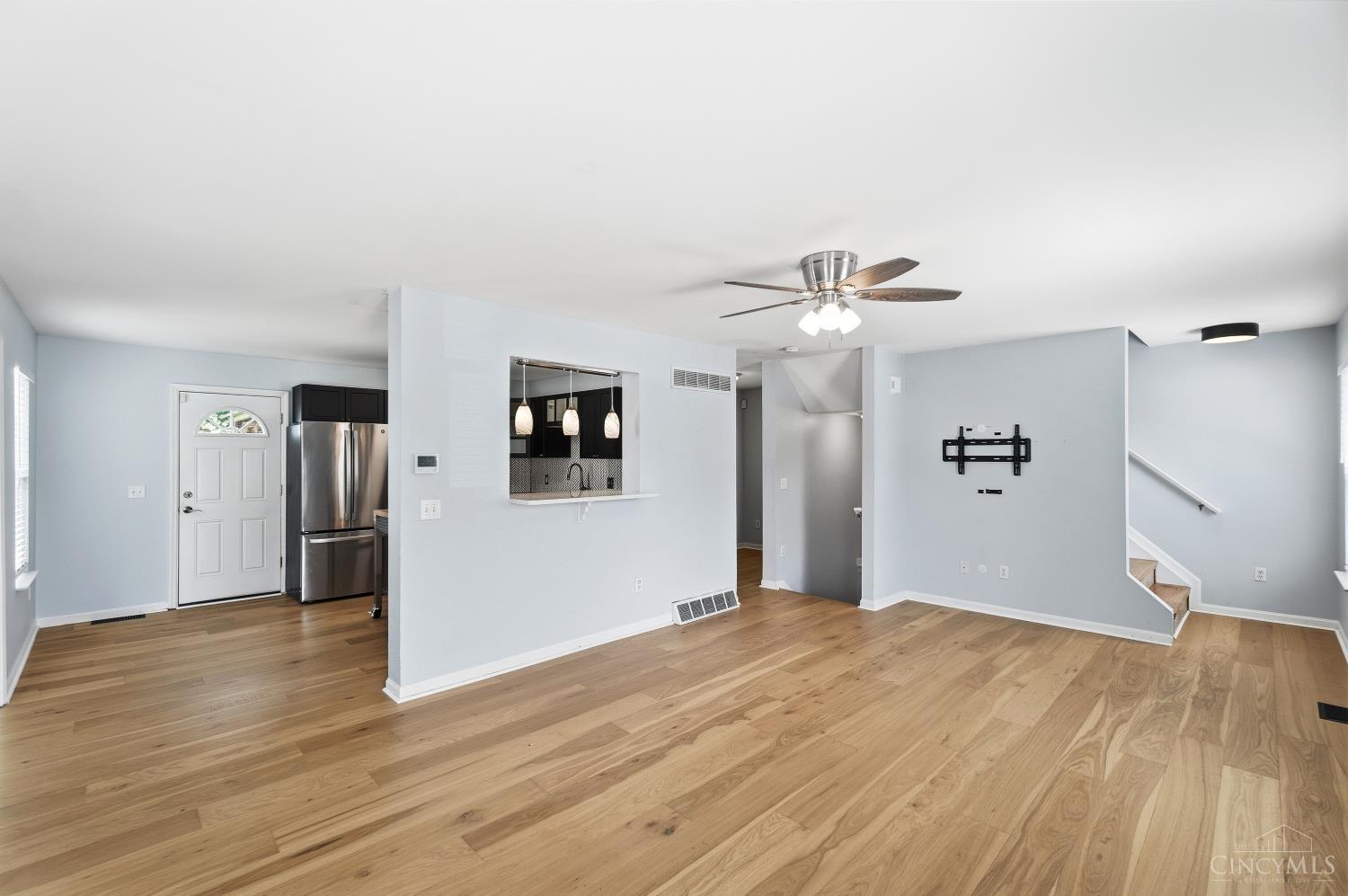 2580 Riverside Drive Property Photo 6
