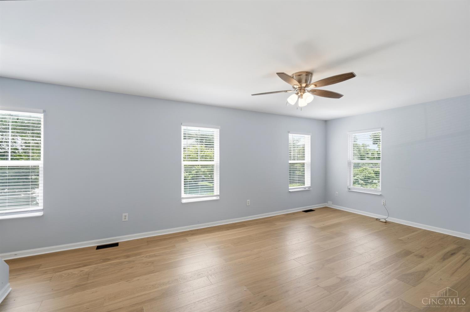 2580 Riverside Drive Property Photo 19