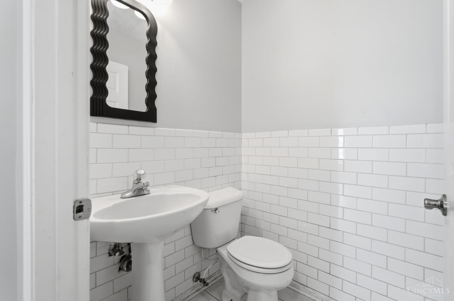 2580 Riverside Drive Property Photo 21