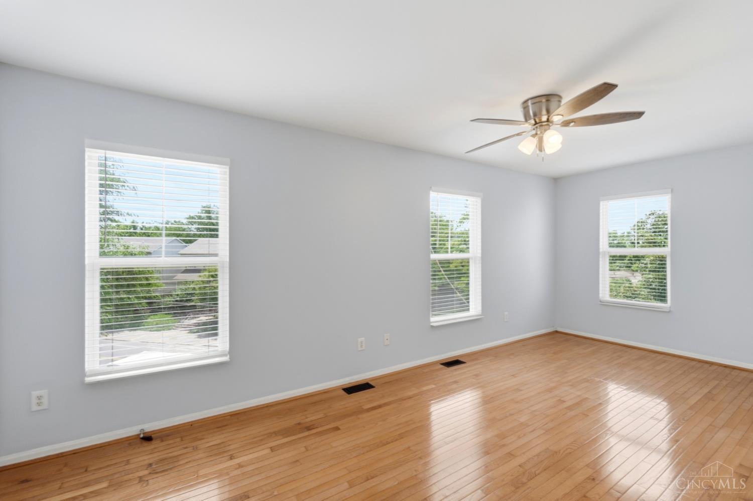 2580 Riverside Drive Property Photo 23