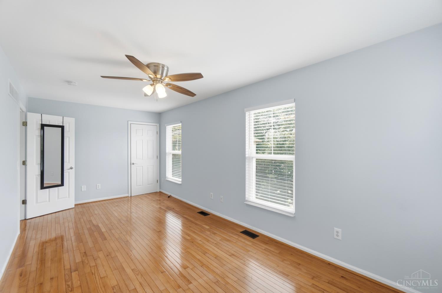 2580 Riverside Drive Property Photo 26