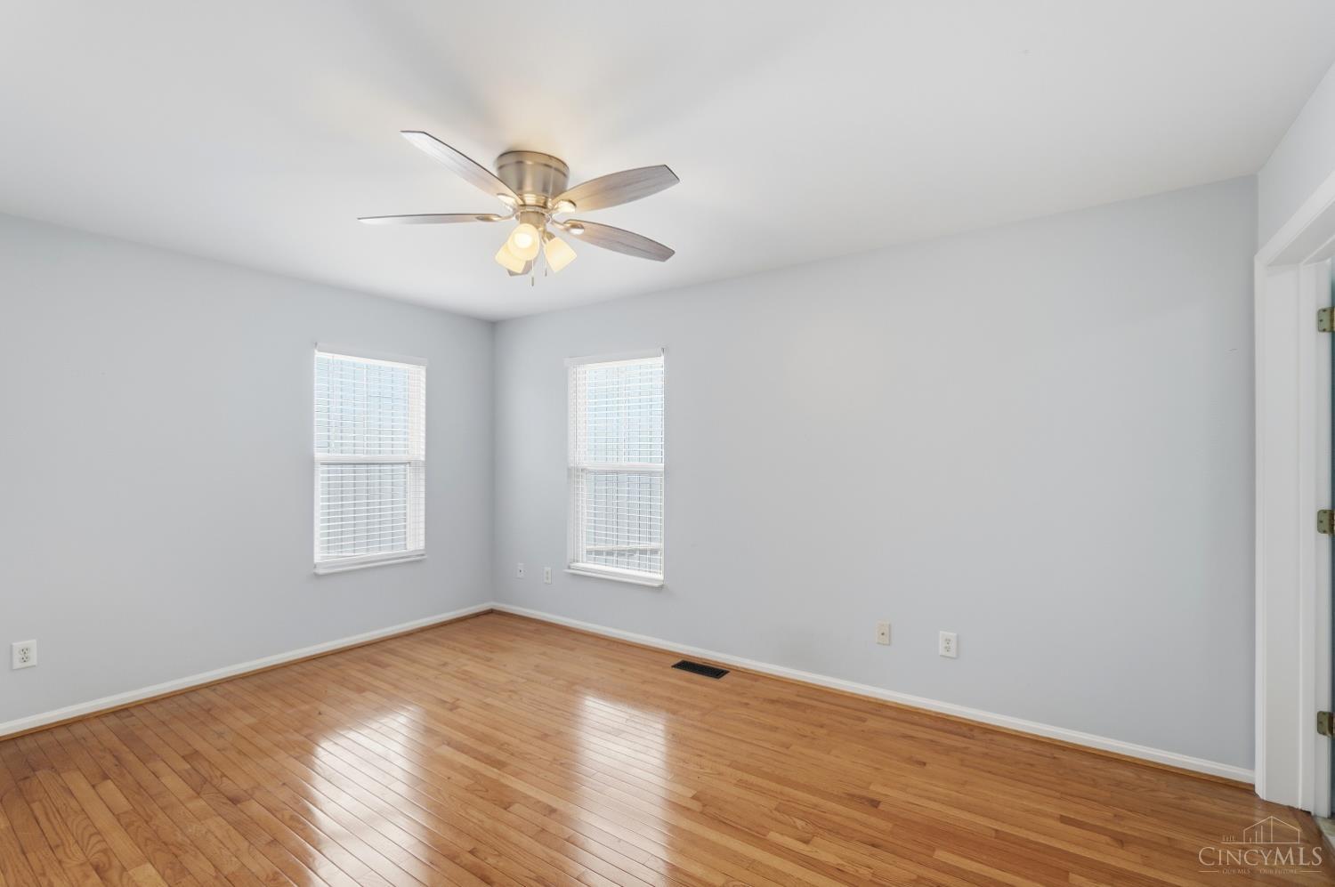 2580 Riverside Drive Property Photo 30