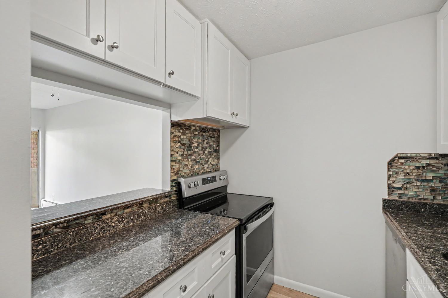 4906 Chalet Drive Property Photo 10