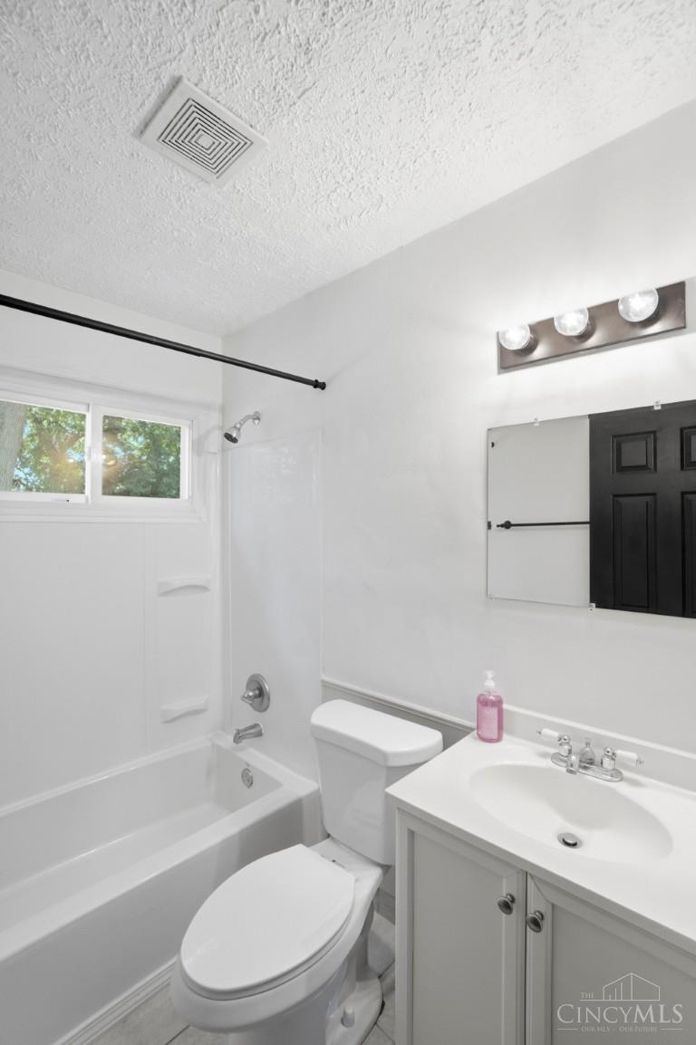947 Stratford Place Property Photo 14