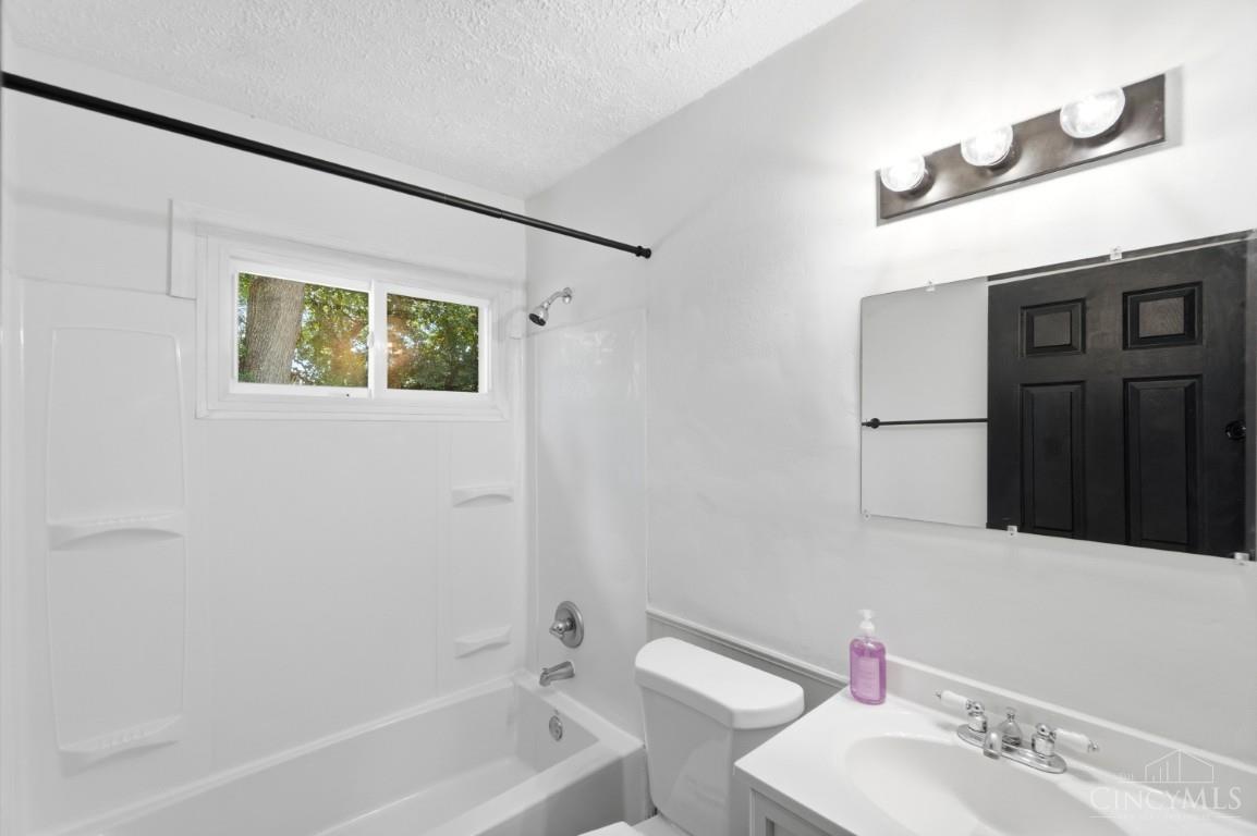 947 Stratford Place Property Photo 15