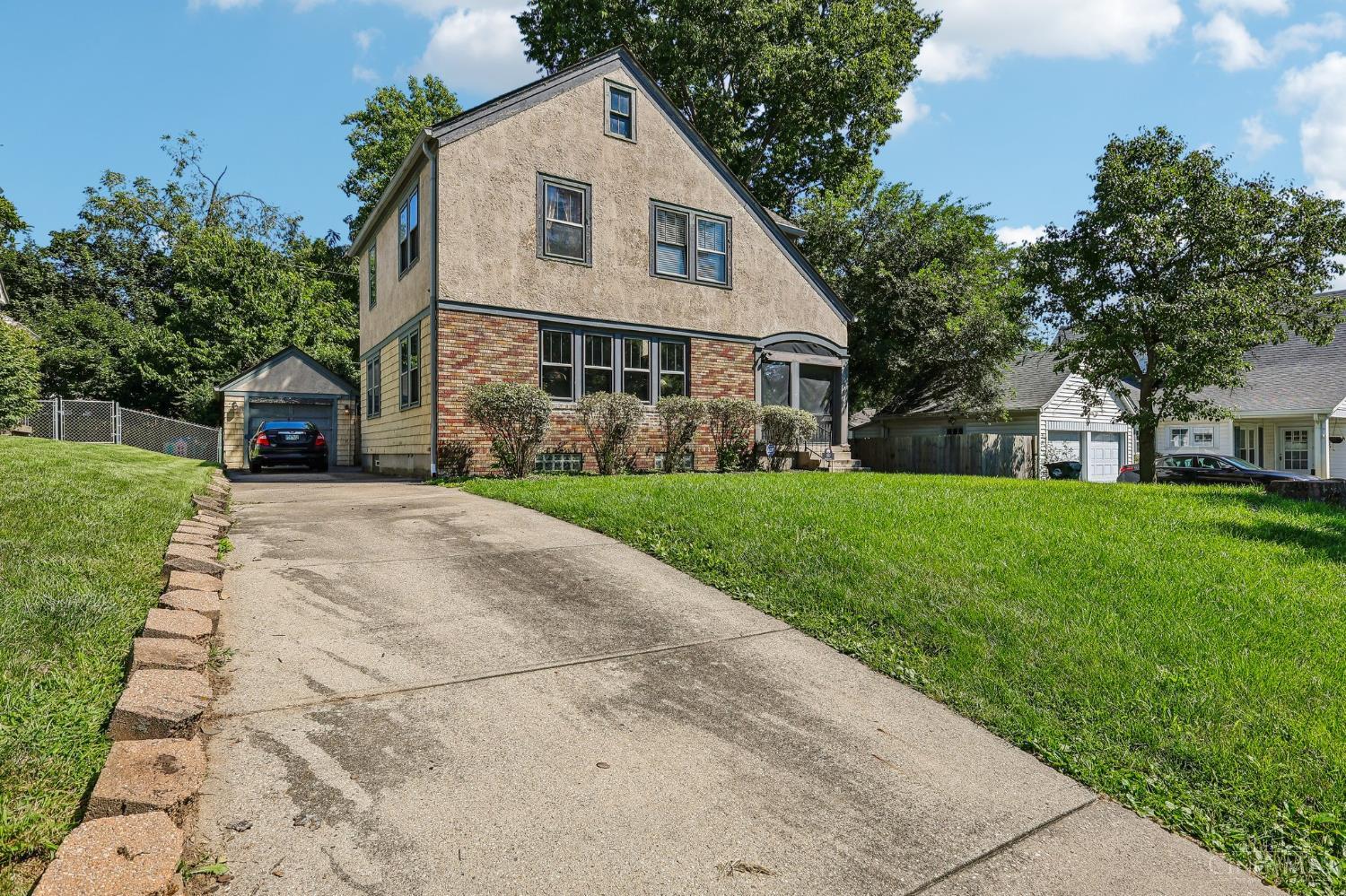 207 Aberdeen Drive Property Photo 2