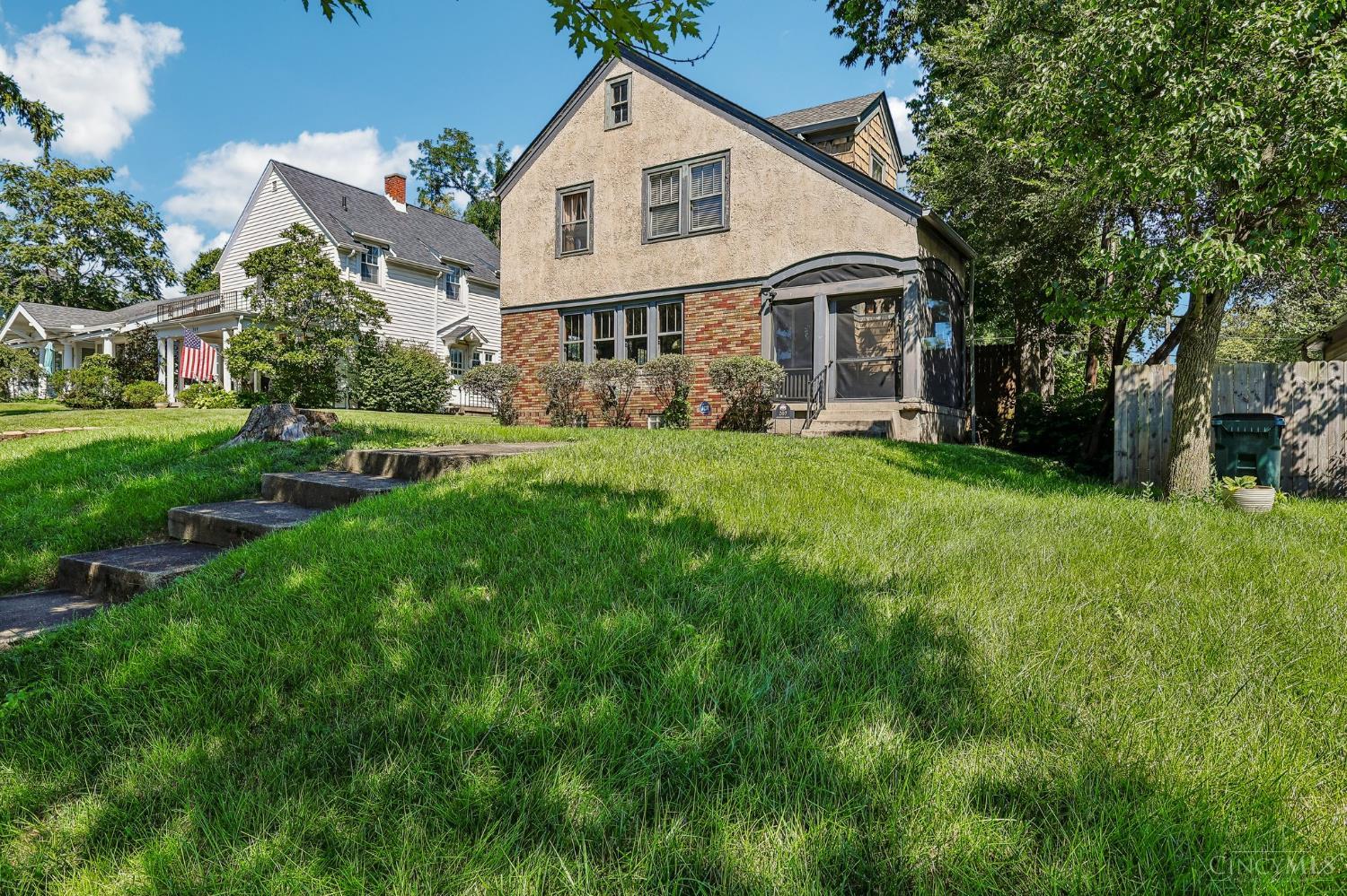 207 Aberdeen Drive Property Photo 3