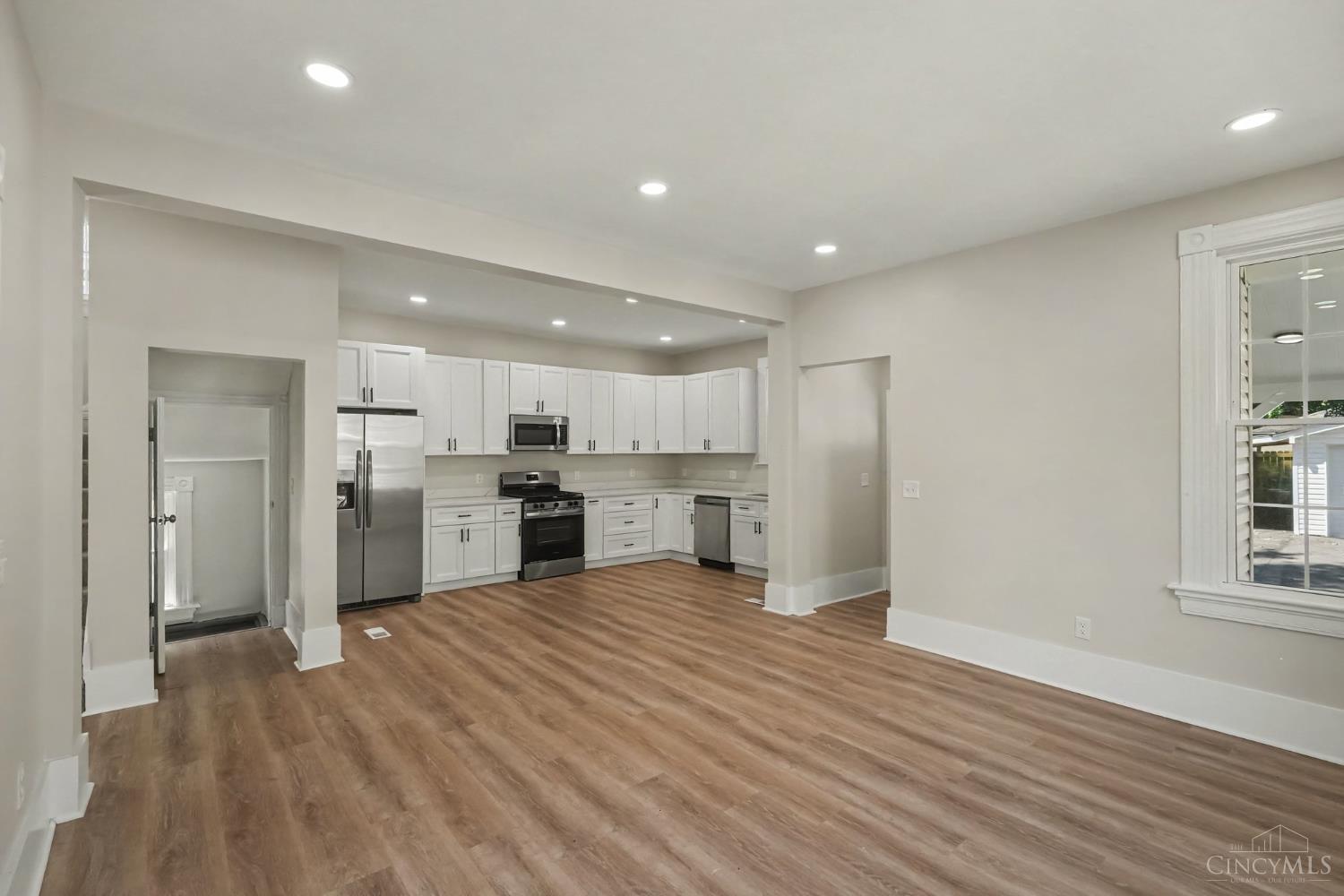 5809 Lathrop Place Property Photo 8