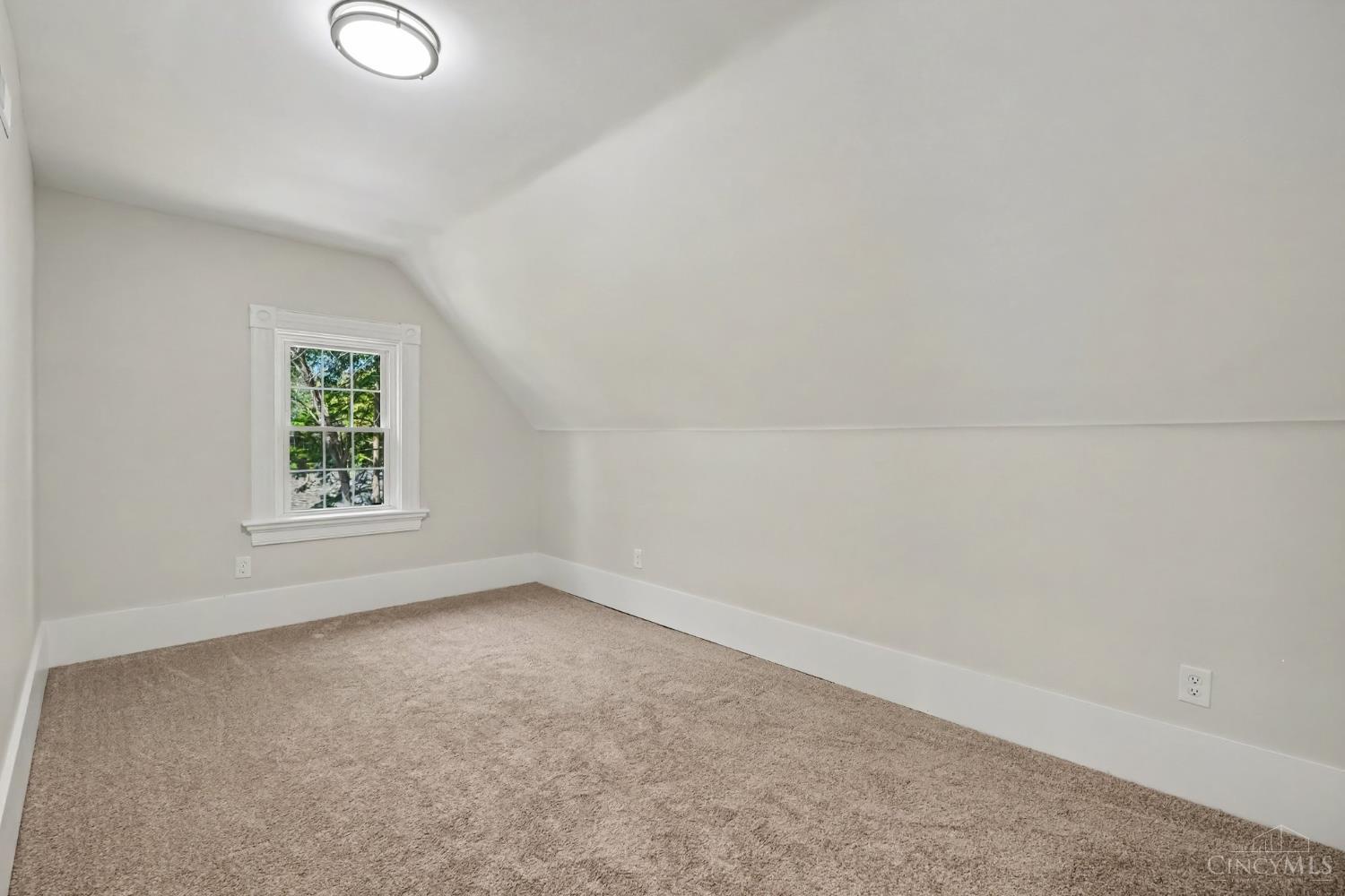 5809 Lathrop Place Property Photo 17