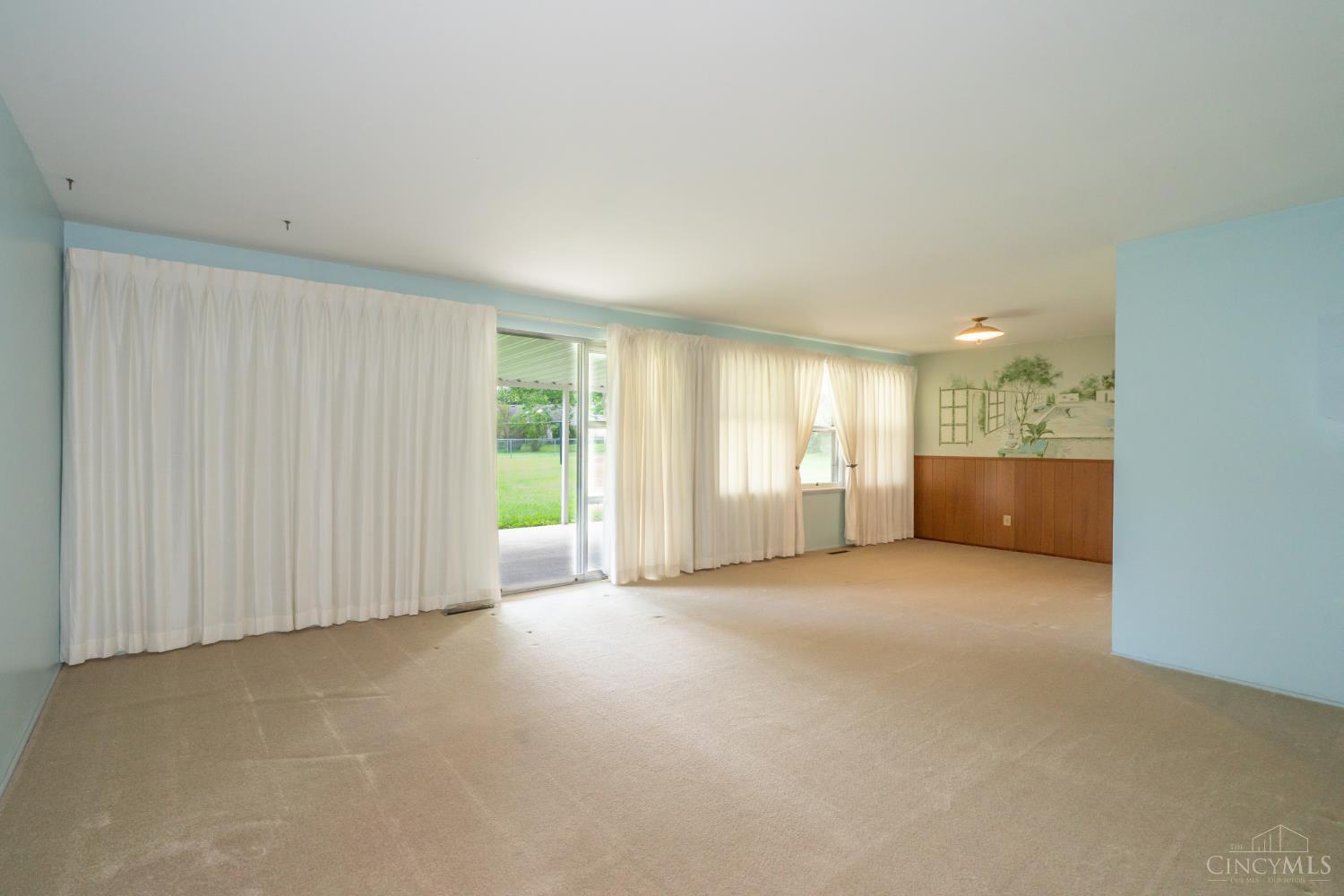 231 Prague Court Property Photo 4