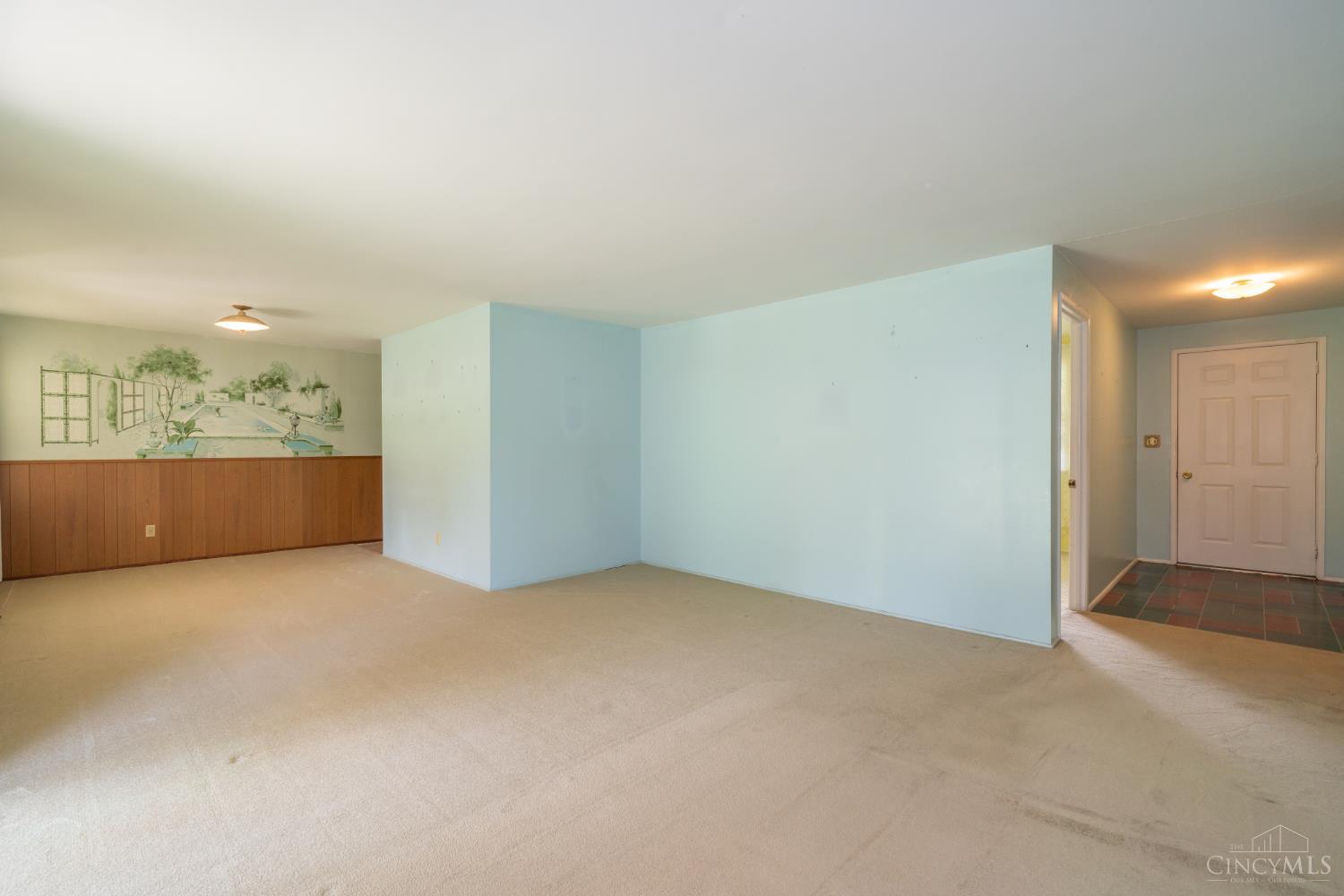 231 Prague Court Property Photo 5