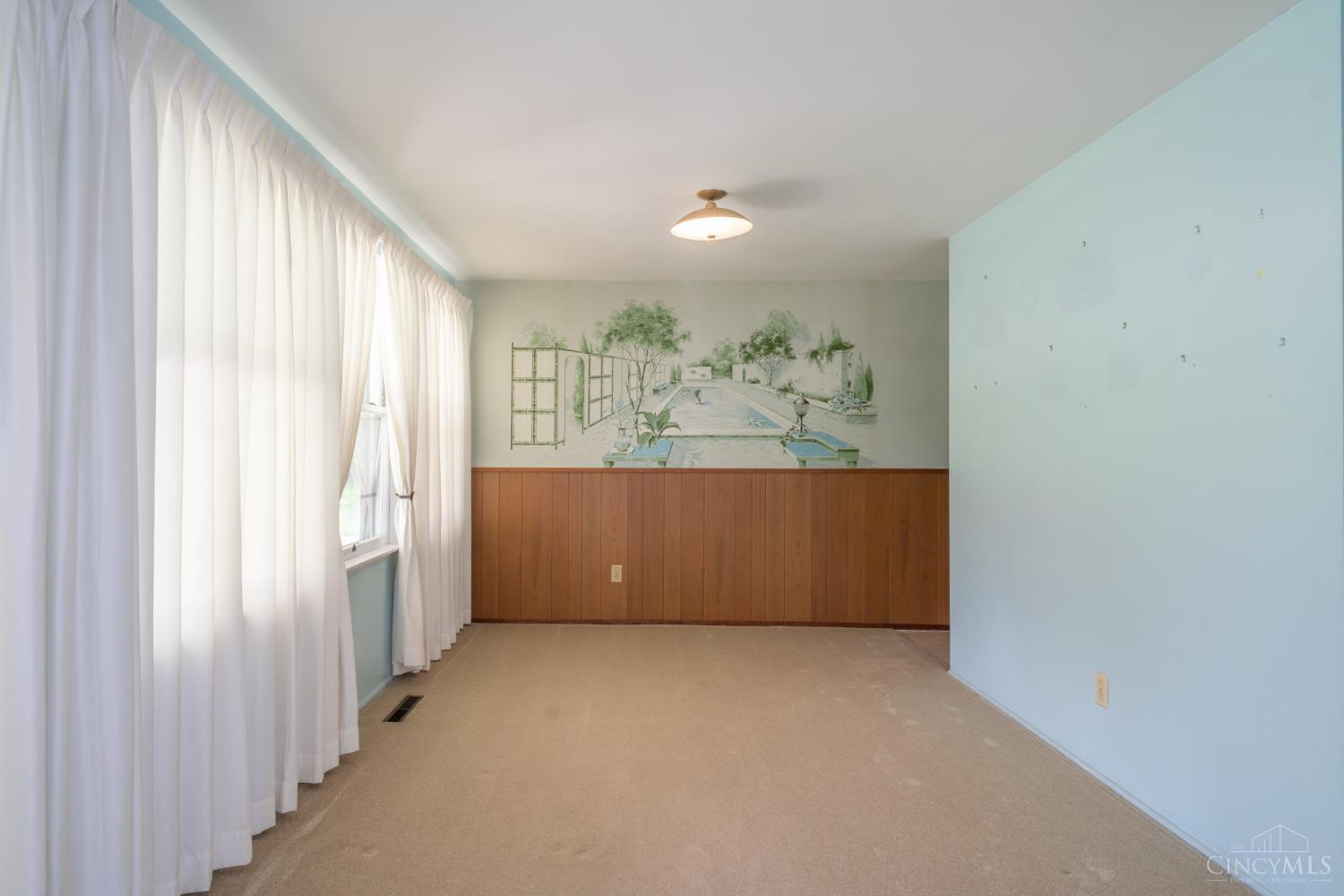 231 Prague Court Property Photo 6