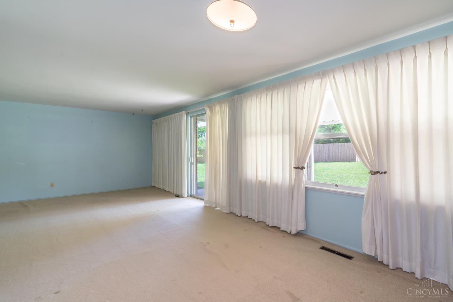 231 Prague Court Property Photo 7