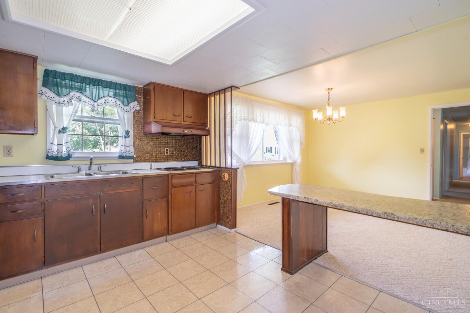 231 Prague Court Property Photo 9