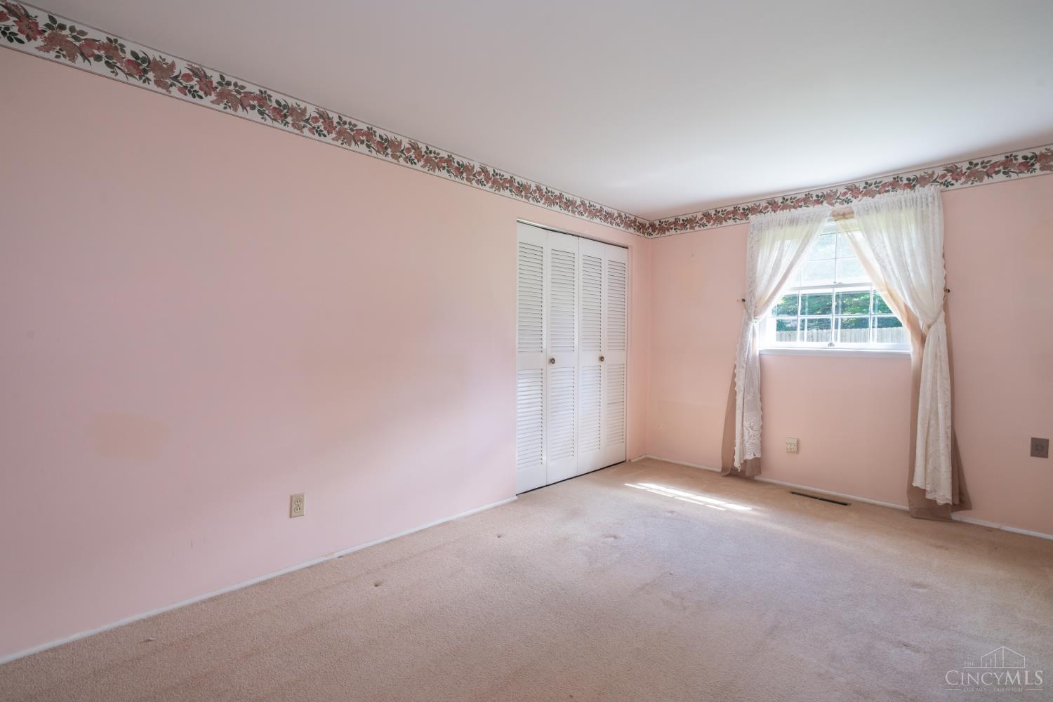 231 Prague Court Property Photo 15
