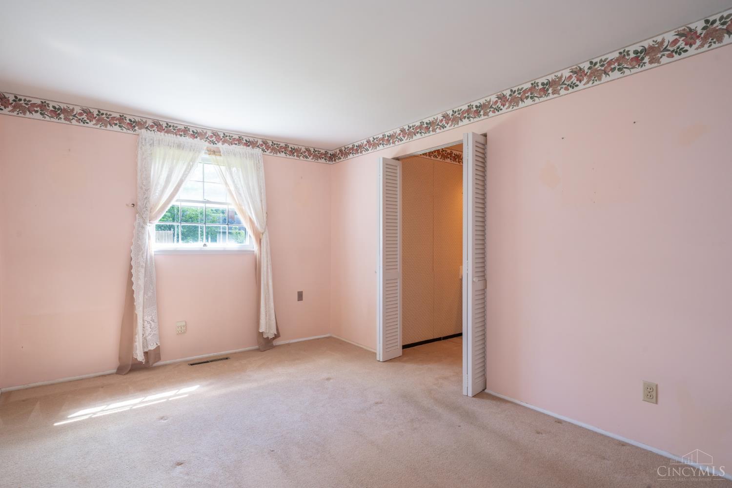 231 Prague Court Property Photo 16