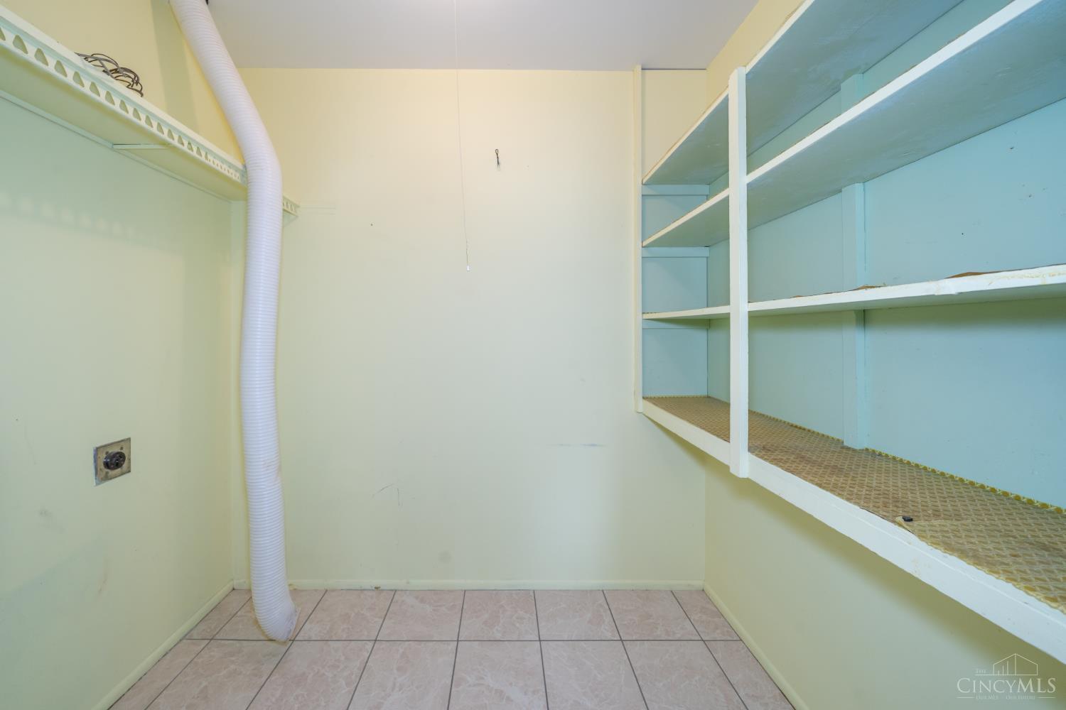 231 Prague Court Property Photo 29