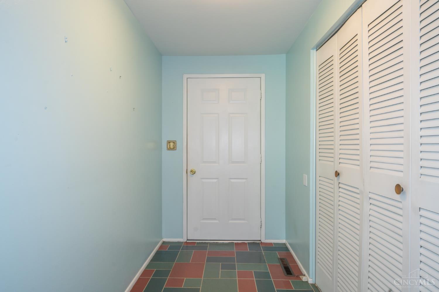 231 Prague Court Property Photo 31