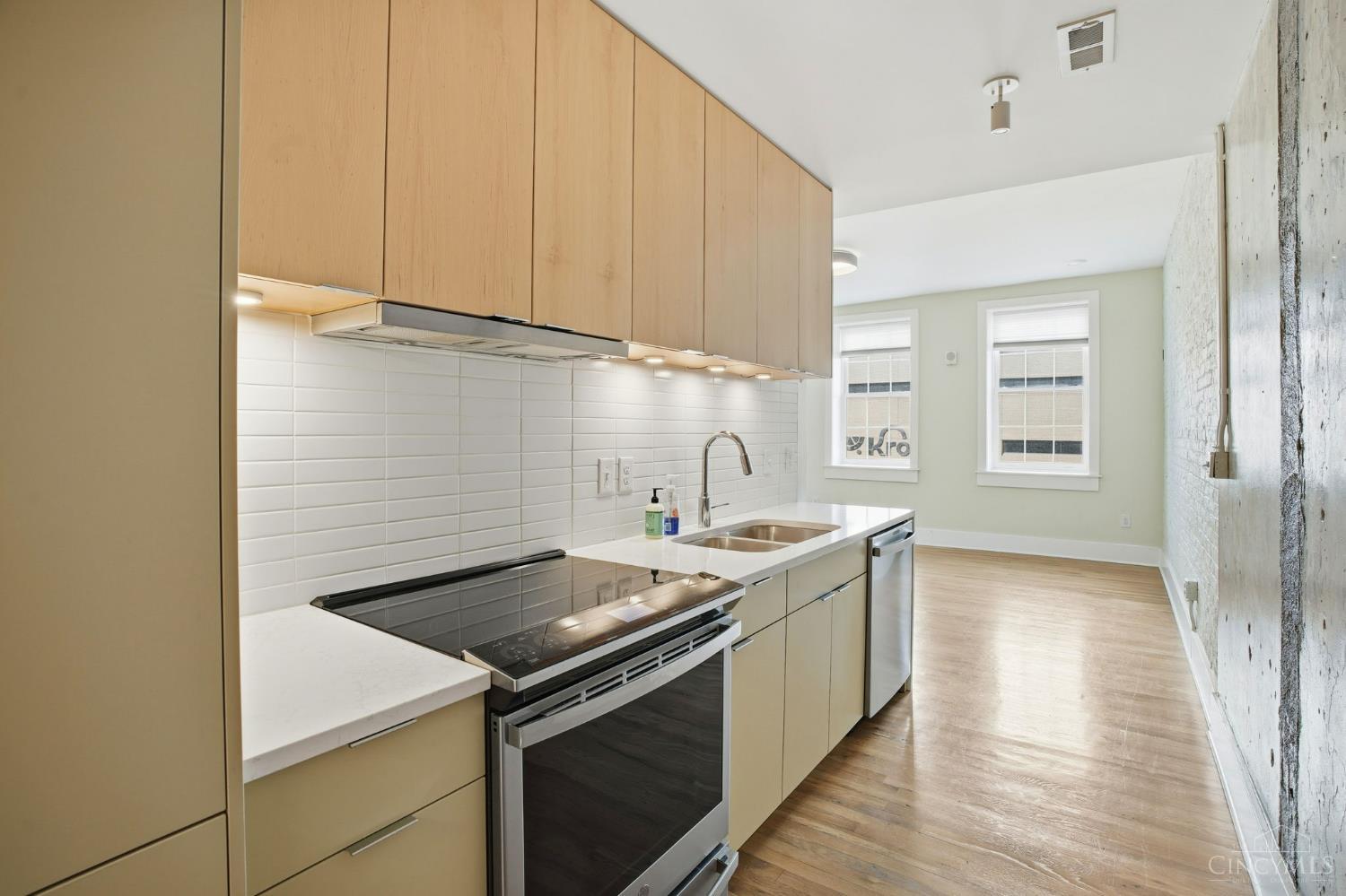 E 11 Court Street Property Photo 5