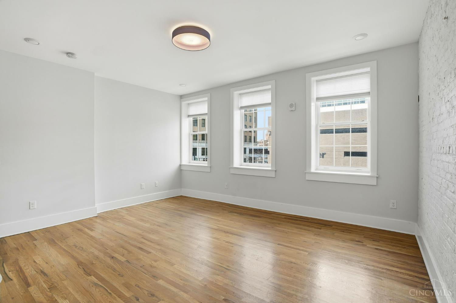 E 11 Court Street Property Photo 17