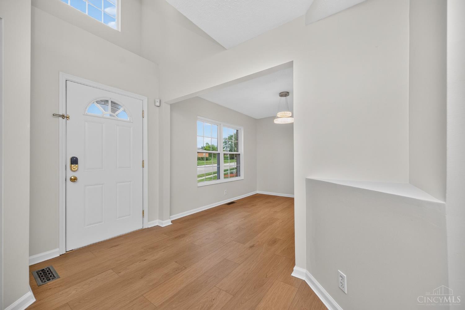 11909 Winston Circle Property Photo 5