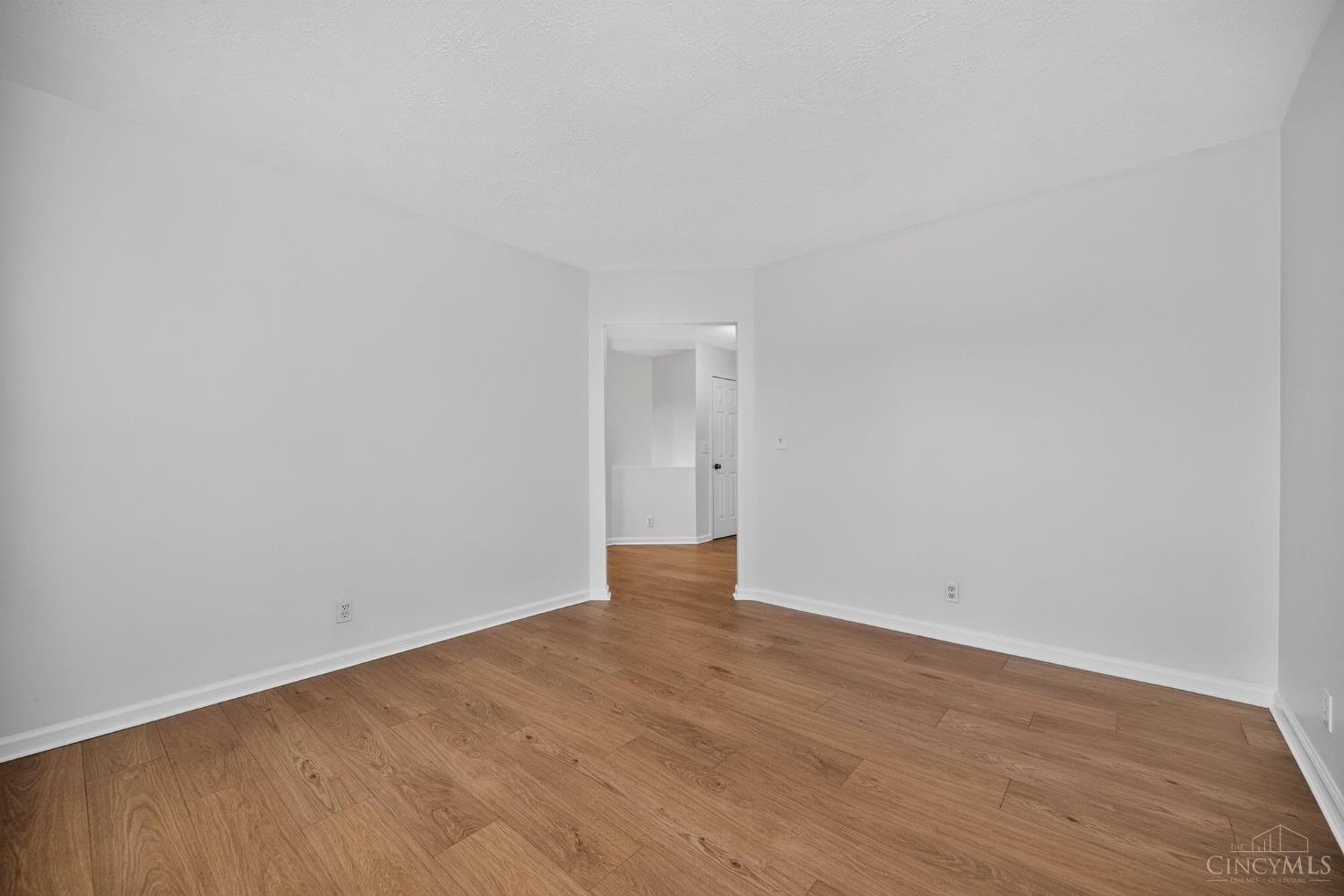 11909 Winston Circle Property Photo 8