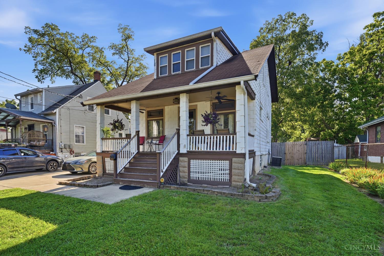 709 Oak Avenue Property Photo 1