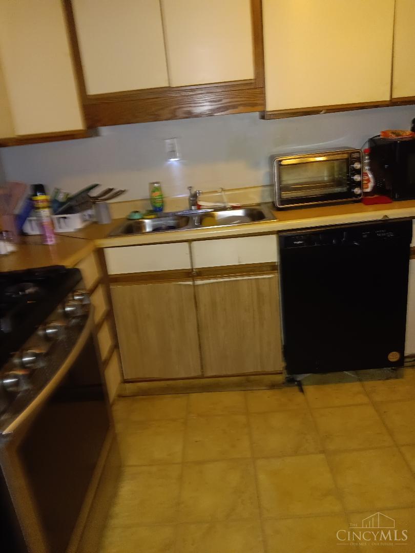 2777 Montana Avenue Property Photo 3