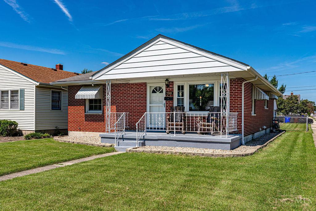 798 St Clair Avenue Property Photo 4