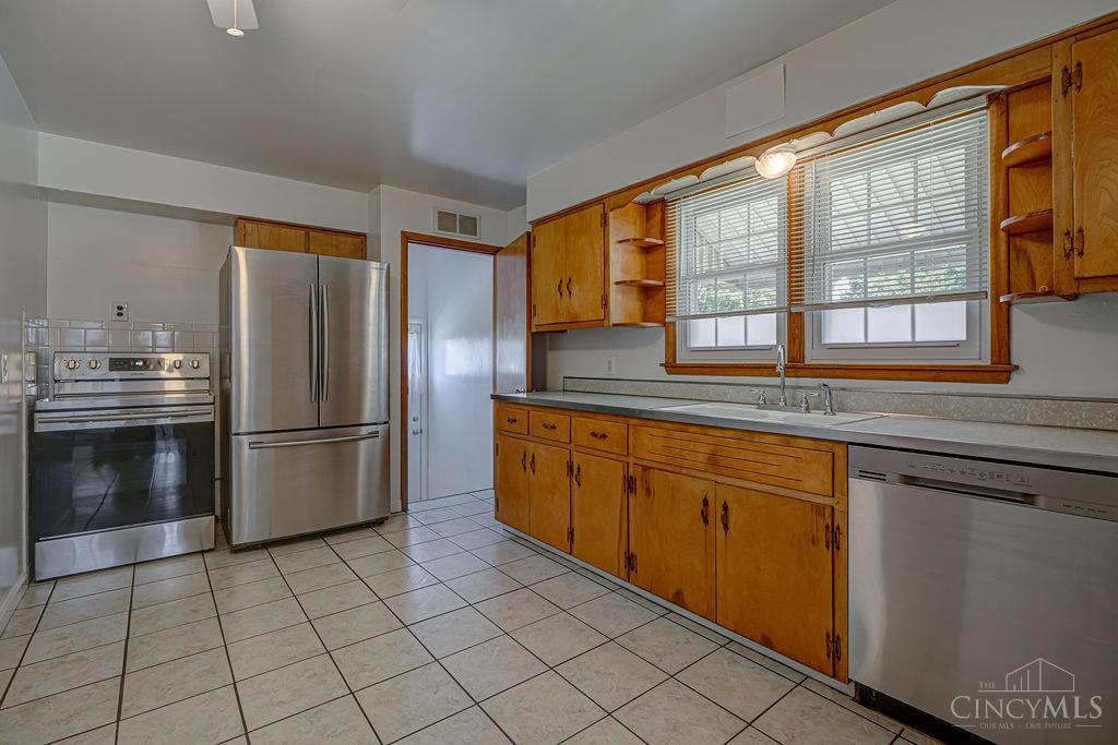 798 St Clair Avenue Property Photo 16
