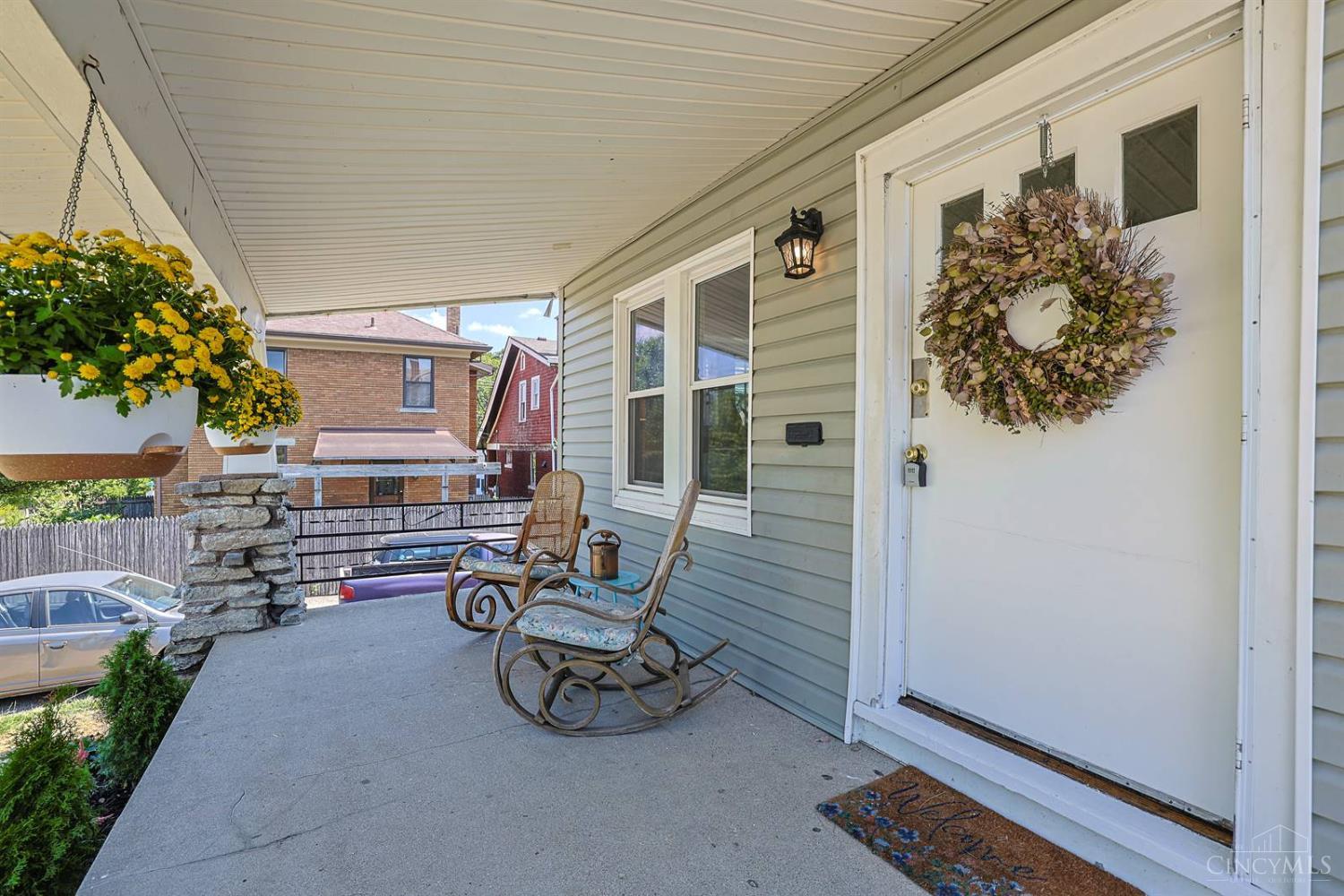 3015 Hull Avenue Property Photo 4